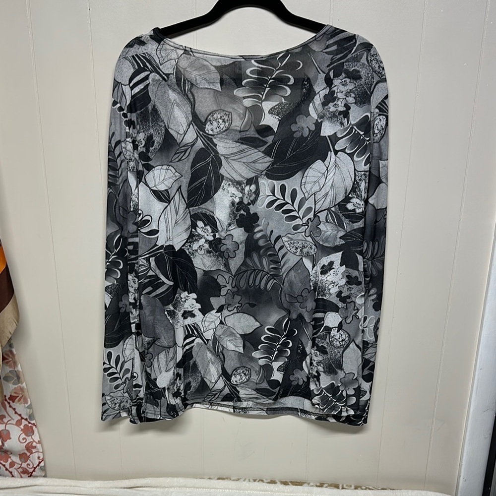 Chic White and Black Tie Front Long Sleeve Blouse very lightweight semi sheer - Picture 6 of 11